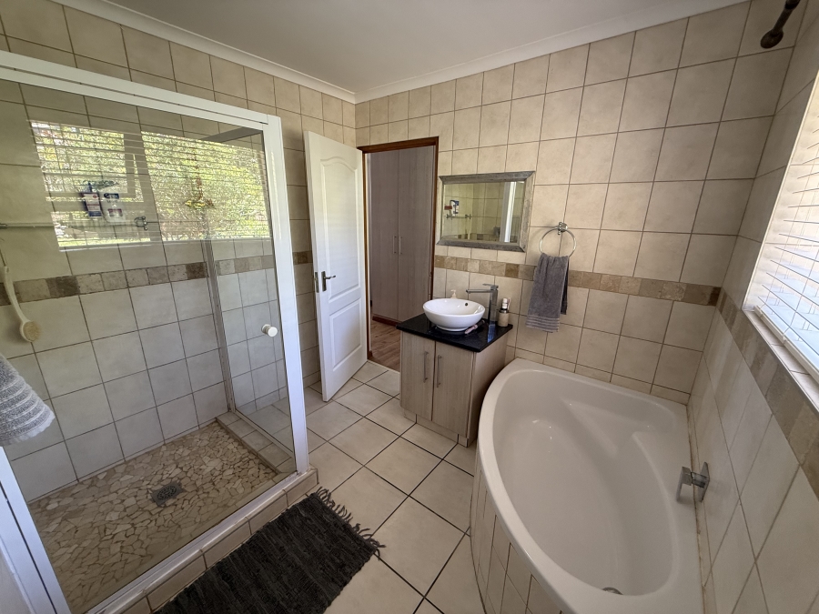 4 Bedroom Property for Sale in Monte Christo Western Cape